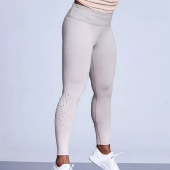 Athleta Contender Aero 7/8 Tights Size Small - Picture 10 of 10